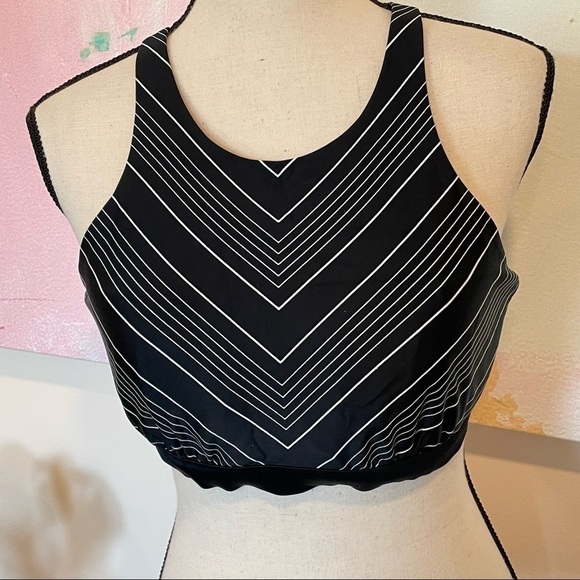 Athleta  Top Chevron High Neck Sports Bra with underwire Black/White Sz 36 B/C - Picture 2 of 7